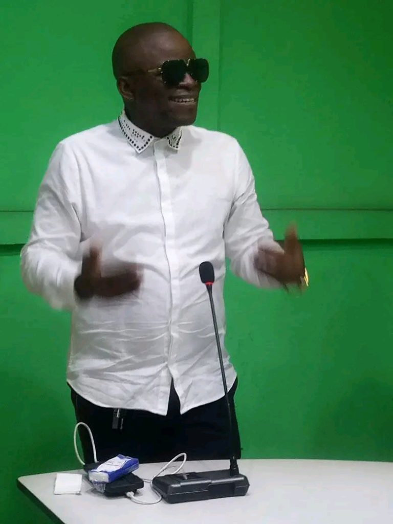 1730413500362-768x1024 Kinshasa-Football: Maître Herman Bolambele, victime des invectives gratuites et des menaces de mort de la part d'un certain Jimmy Kavasala
