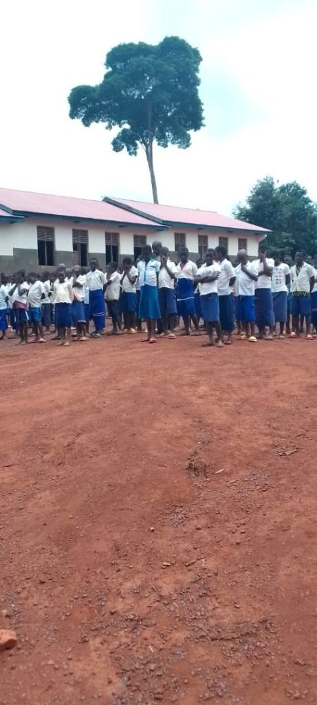 IMG-20241008-WA0332-461x1024 RDC-Bas-Uele: Appui scolaire de la Députée Nationale Grâce Neema aux élèves de la contrée, les remerciements infinis de Communauté !