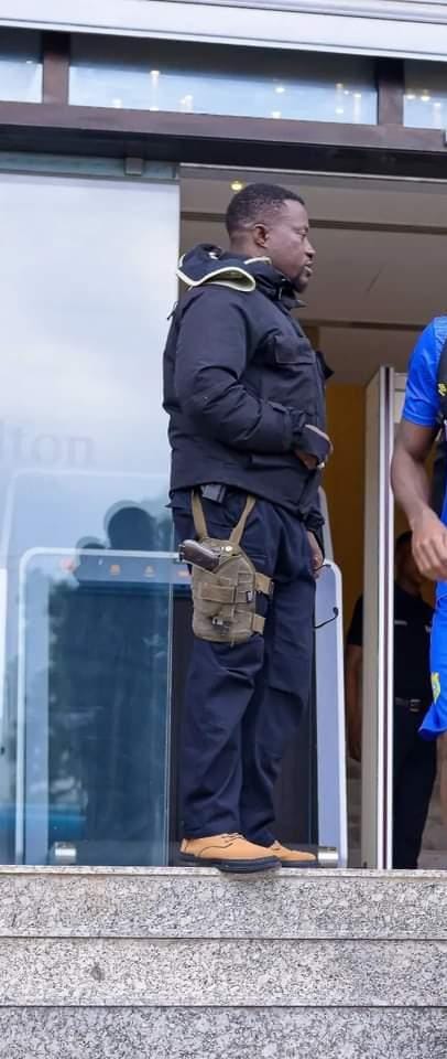 IMG-20241009-WA04562-1 RDC-Agression physique du journaliste Gédé Luiz Kupa par le militaire Saidi : Par quelle magie un ancien prisonnier, militaire soit-il, est-il arrivé dans le staff des Léopards ?