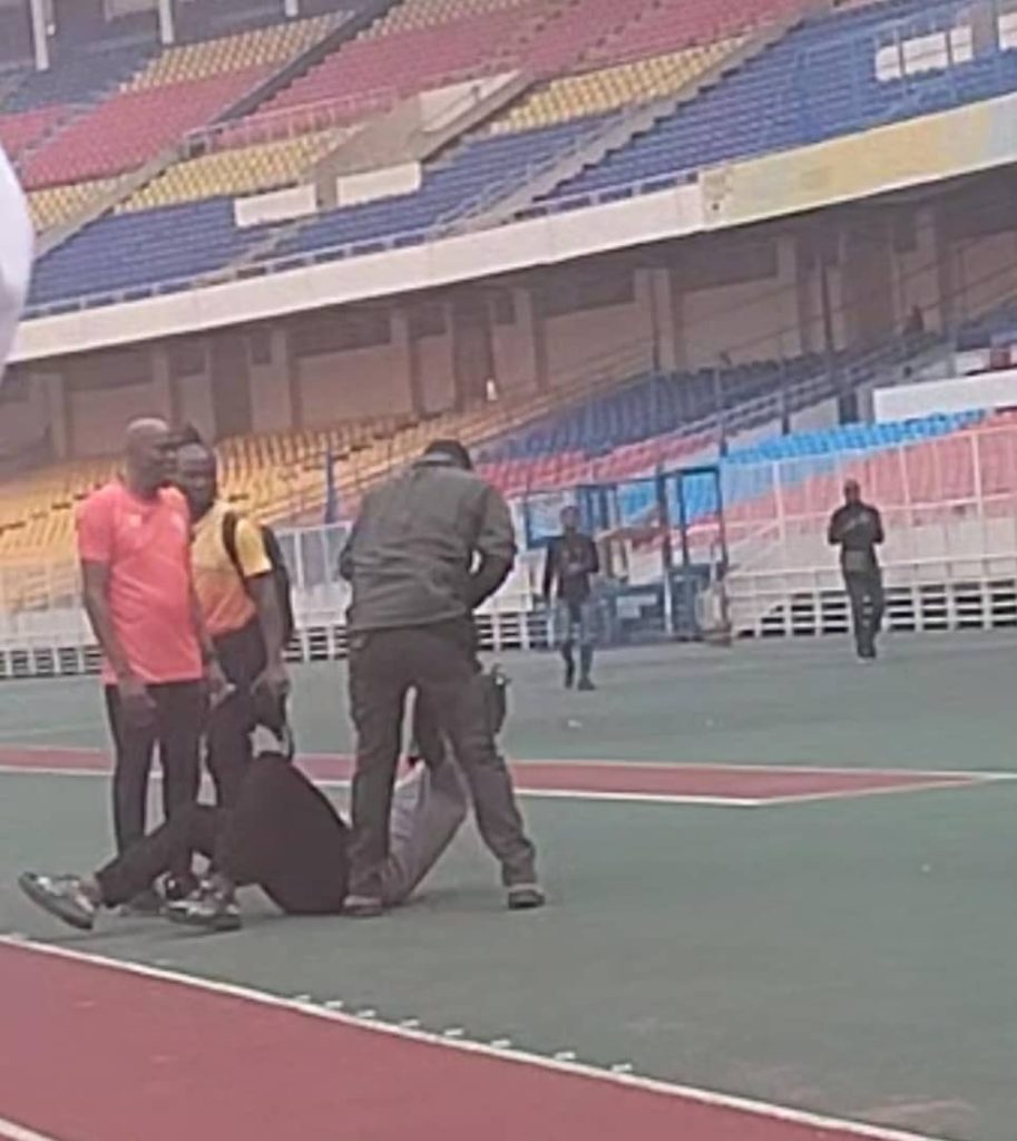 IMG-20241010-WA0148-1-913x1024 RDC-Agression physique du journaliste Gédé Luiz Kupa par le militaire Saidi : Par quelle magie un ancien prisonnier, militaire soit-il, est-il arrivé dans le staff des Léopards ?