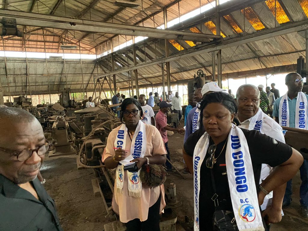 1002523428-1024x768 RDC-Province de l'Équateur: La relance du chantier naval de Boyega à Mbandaka au centre de la rencontre entre le Rapporteur de l'Assemblée Nationale et le Directeur Général de la SCPT