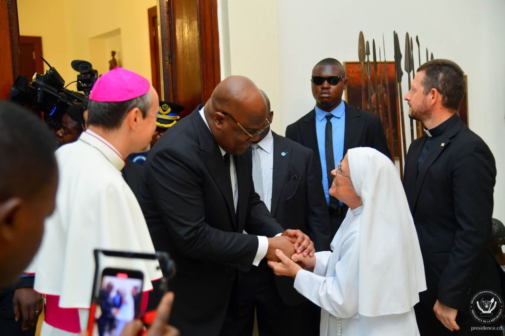 1002600693-1024x682 DÉCÈS DU PAPE FRANÇOIS : LE PRÉSIDENT FÉLIX TSHISEKEDI S’EST RENDU CE MARDI À LA NONCIATURE APOSTOLIQUE DE KINSHASA