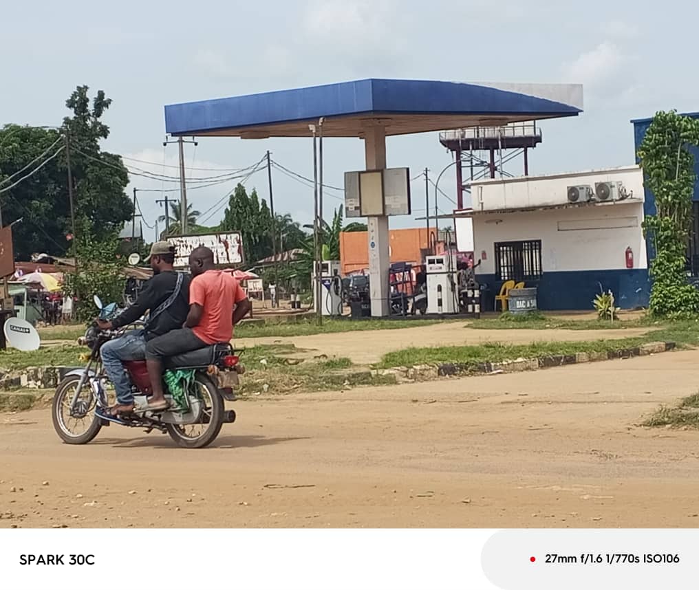 1002614595 Province du Kwilu-Bandundu ville : pénurie effective de carburant, le litre se vend désormais à 8000 francs congolais