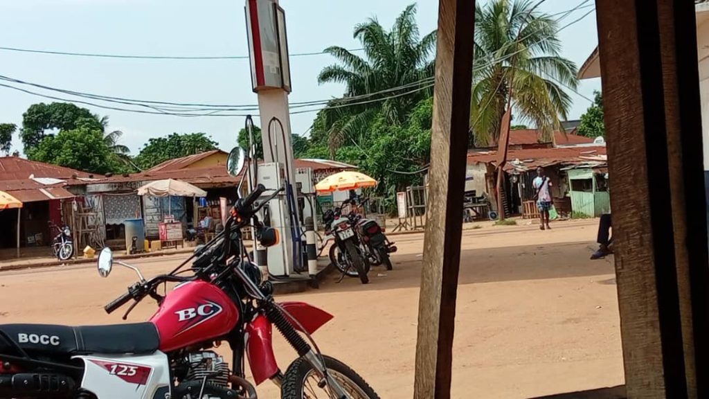 1002614596-1024x576 Province du Kwilu-Bandundu ville : pénurie effective de carburant, le litre se vend désormais à 8000 francs congolais