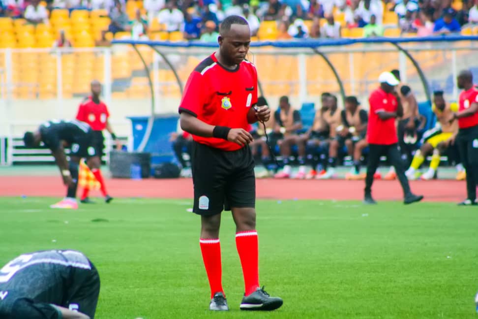 1002643467 RDC-Football: Pedro Monganga Ngbanda, l'arbitre central de la rencontre DCMP-Mazembe. Le meilleur sifflet congolais du moment?