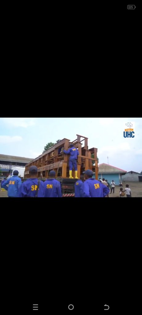 1002901368-461x1024 EPST: Le Service national offre des bancs à quelques écoles de la commune de Masina