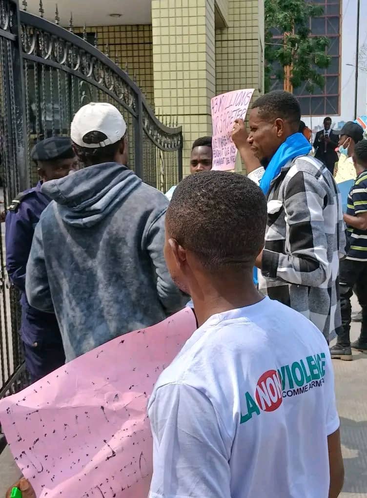1003273025 Partenariat RDC-Clubs européens évalué à des dizaines des millions de dollars: La marche de protestation de la Lucha dispersée par la police