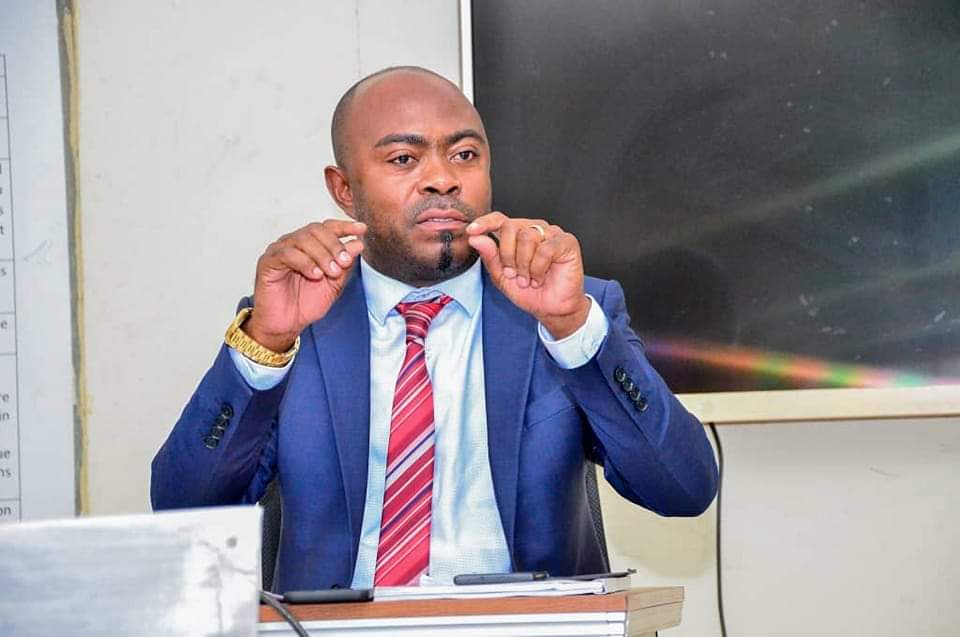 1003373047 ESU-Revue Académique du Kwango/édition 2 du Colloque: "C'est une occasion pour nous en tant que scientifiques, experts du savoir, de remplir la troisième mission de l'Université, à savoir: le service à la communauté" (Pr Frédéric Kinkani)