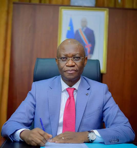 Amélioration des conditions socio-professionnelles des médecins dentistes de la RDC: Fumée blanche à l’immeuble intelligent, le Ministre de la Santé signe finalement le quitus!