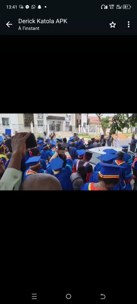 1003605103-461x1024 RDC-ESURESIT: Les Professeurs des Universités en sit-in ce jeudi devant les bureaux de Suminwa