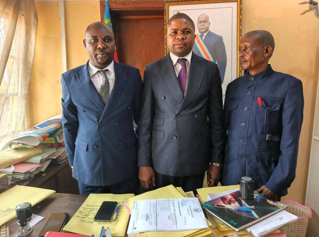 1003765879 RDC-Kwango/Remise et reprise au Secrétariat exécutif provincial: Modelin Kiba cède la place à Dolly-Jérôme Mwamba