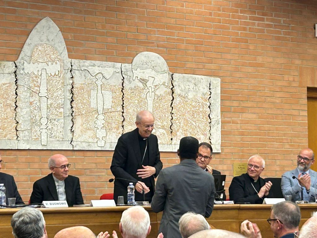 1004039541-1024x768 ESU : Deux ans et demi après la soutenance de sa thèse de doctorat, le Professeur Fidèle Kotho reçoit officiellement son diplôme