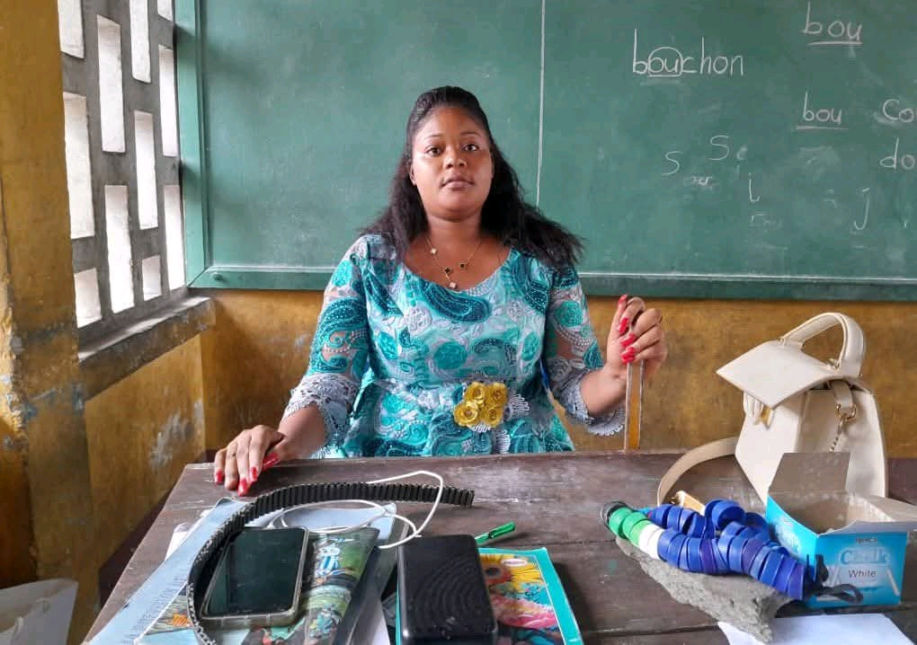 1004135889 Décès de l'institutrice Bonnette Elombe Kianfuni : La Questeure Adjointe de l'Assemblée Nationale salue la mémoire d'une enseignante dévouée et amoureuse de son métier