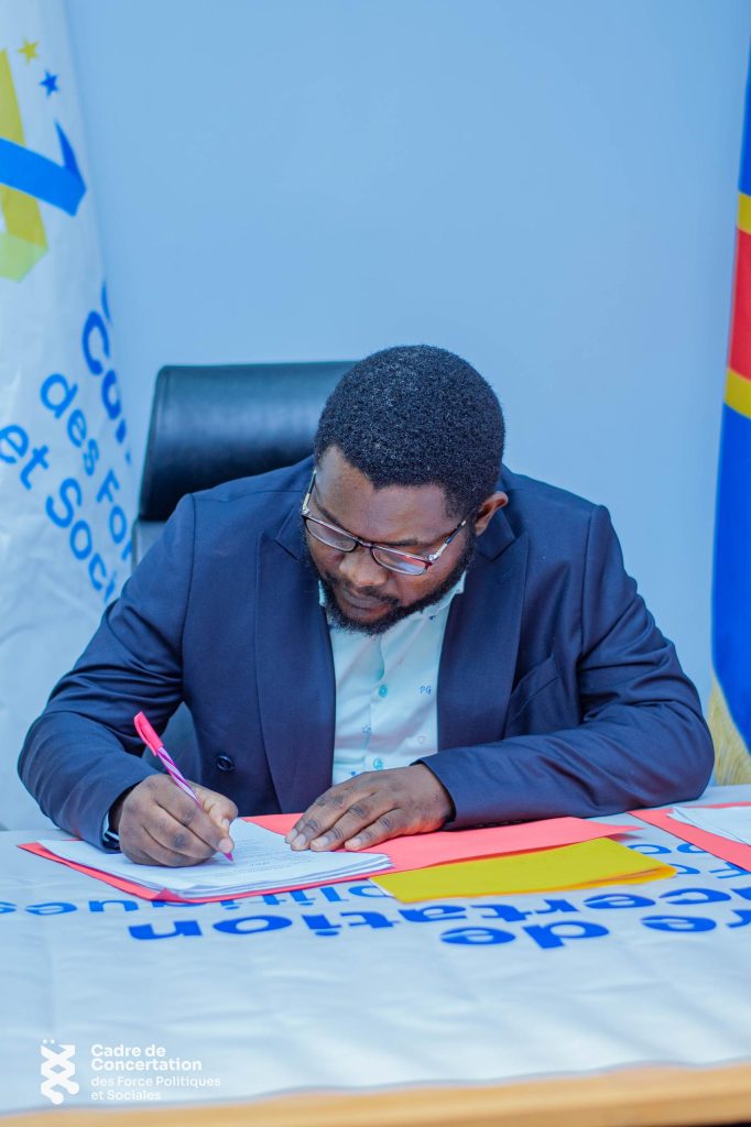 1005109459-682x1024 RDC: Le Cadre de concertations des forces politiques et sociales signe solennellement sa charte fondatrice