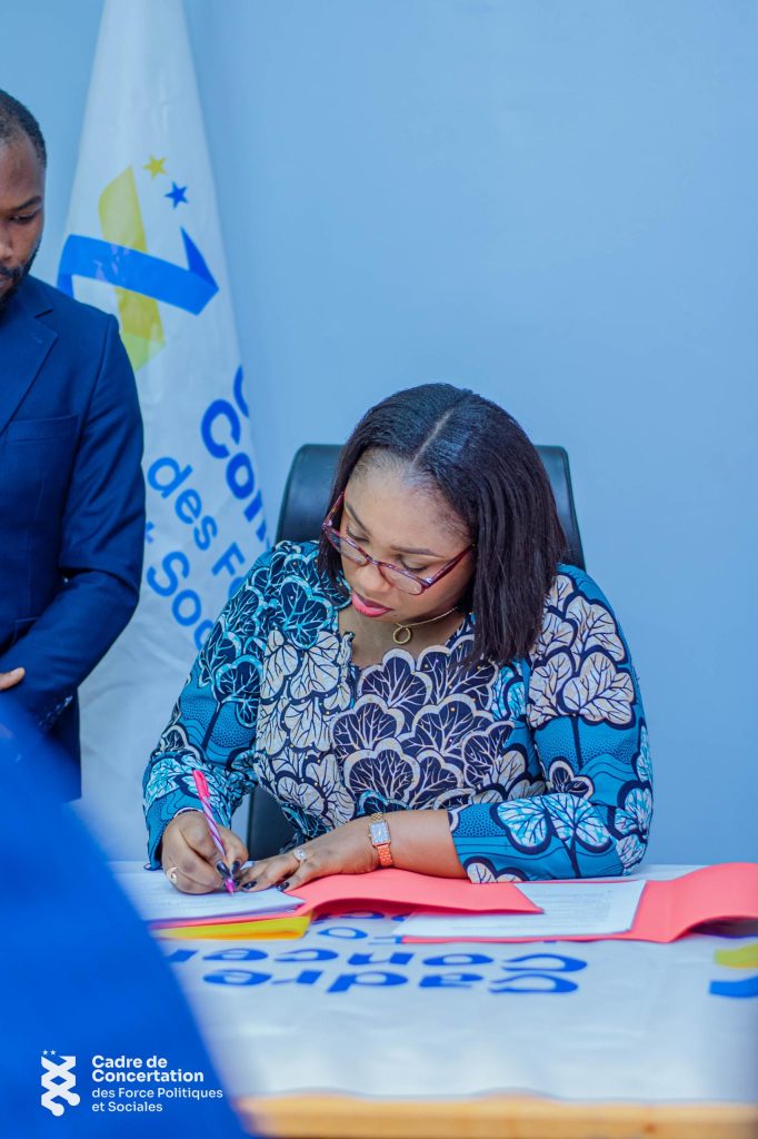 1005109467-682x1024 RDC: Le Cadre de concertations des forces politiques et sociales signe solennellement sa charte fondatrice