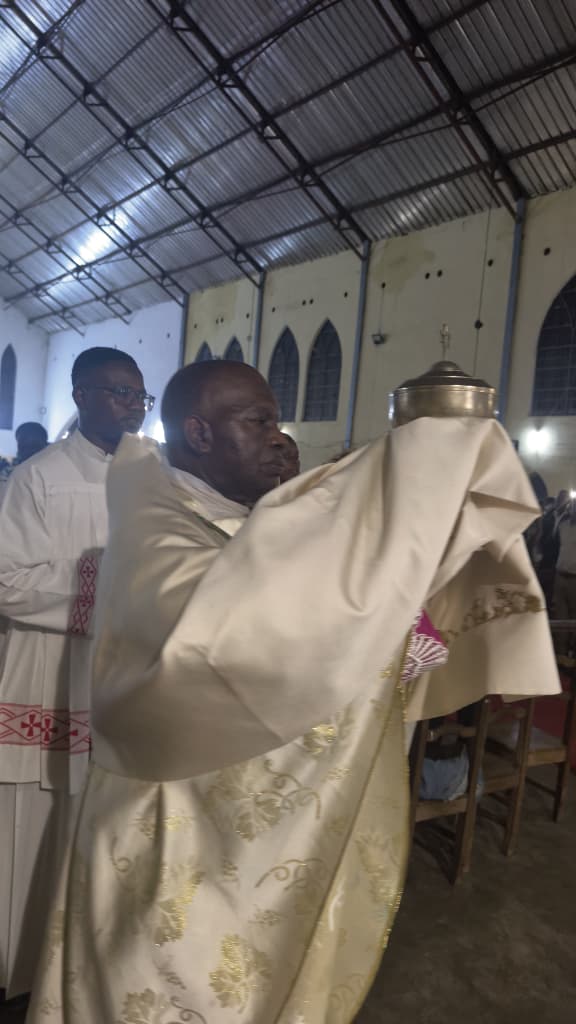 337557 RDC : à Kenge, l’appel au don de soi au cœur de la messe du Jeudi saint