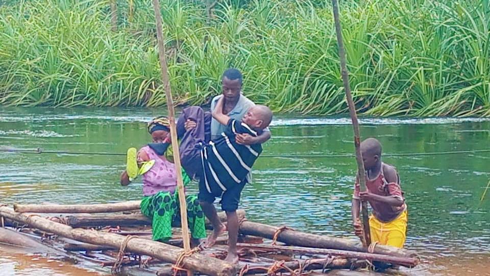 2293038-rotated-1 RDC-KWANGO/Secteur de Ganaketi: Quand un enseignant très malade et impayé depuis 9 mois doit franchir plus de 300 kilomètres à pieds pour tenter de toucher son salaire, sadisme ou négligence de l'État?