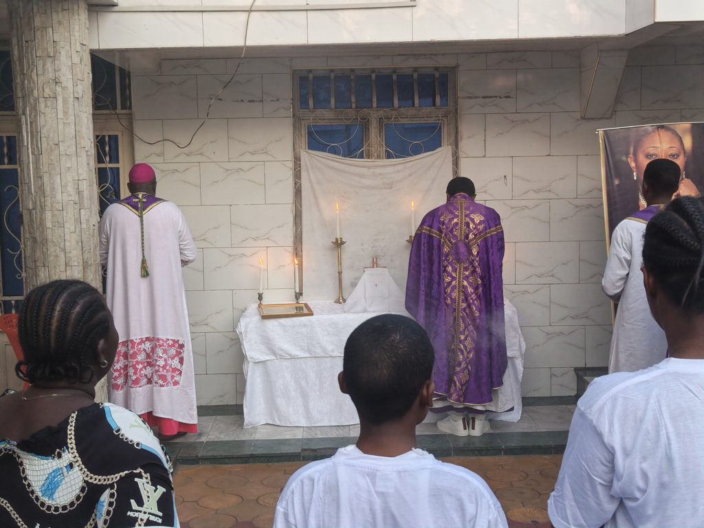 2340577-1024x768 Kwango-Kenge : La famille Muntu commémore dix ans de la disparition de leur mère